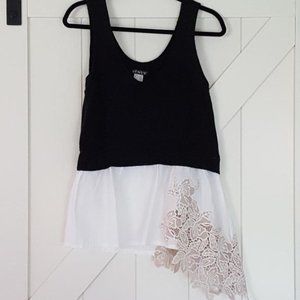 Women's Black & White Top, Size MEDIUM